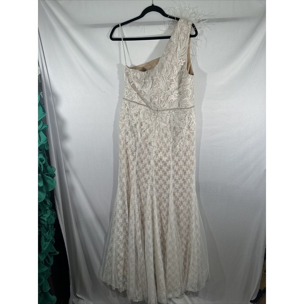 NEW $798 Mac Duggal [ 12‎ ] Lace Embellished Feather One Shoulder Gown Ivory - Picture 14 of 16